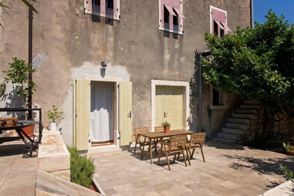 Old Town Studio And Apartment Vrsar Bagian luar foto