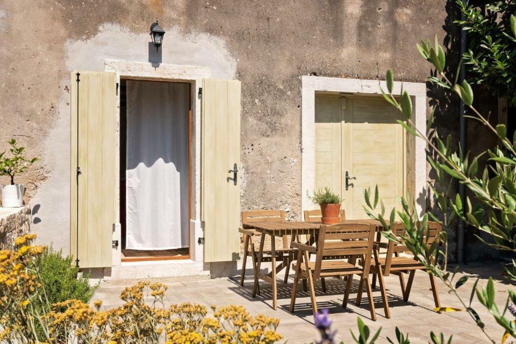 Old Town Studio And Apartment Vrsar Bagian luar foto